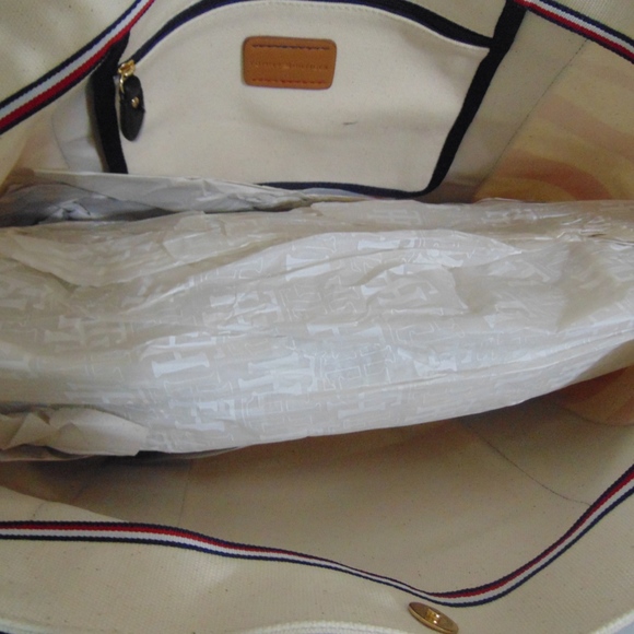 Tommy Hilfiger Classic Painted Stripe ExLarge Tote - Picture 7 of 8